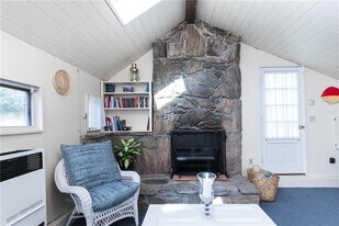 77 Kelley Rd in North Kingstown, RI - Building Photo