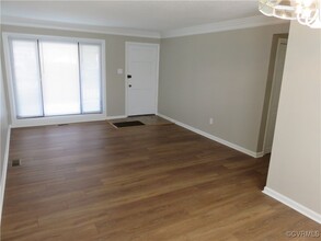 1621 Dearborn Dr in Virginia Beach, VA - Building Photo - Building Photo