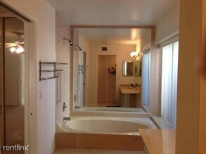 643 Executive Center Dr in West Palm Beach, FL - Building Photo - Building Photo