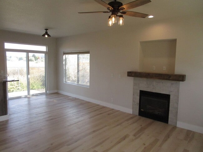 1271 NW Teal Loop in Prineville, OR - Building Photo - Building Photo