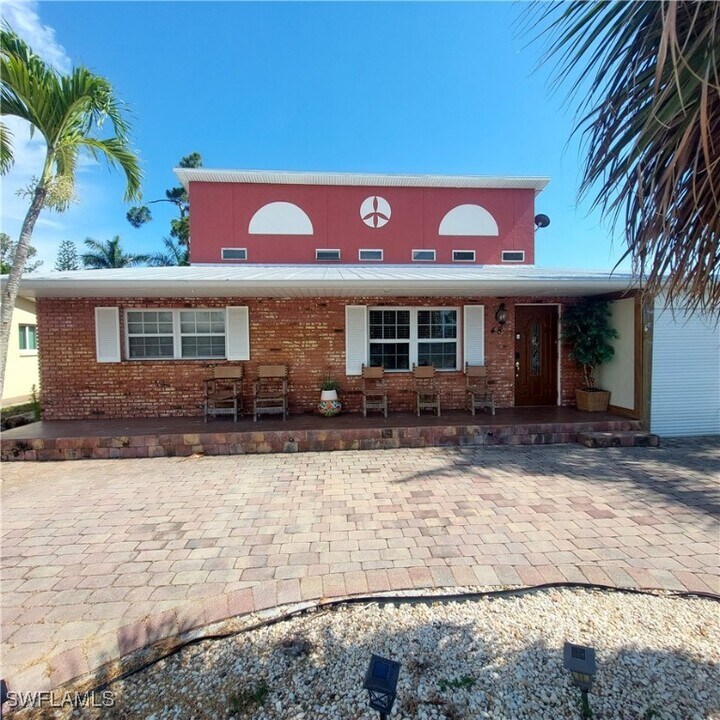 48 E 5th St in Bonita Springs, FL - Building Photo