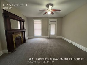 407 S 12th St-Unit -C in St. Joseph, MO - Foto de edificio - Building Photo