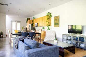 1302 S 5th St in Austin, TX - Building Photo - Building Photo