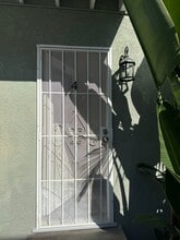 1009 E Garfield Ave, Unit 4 in Glendale, CA - Building Photo - Building Photo