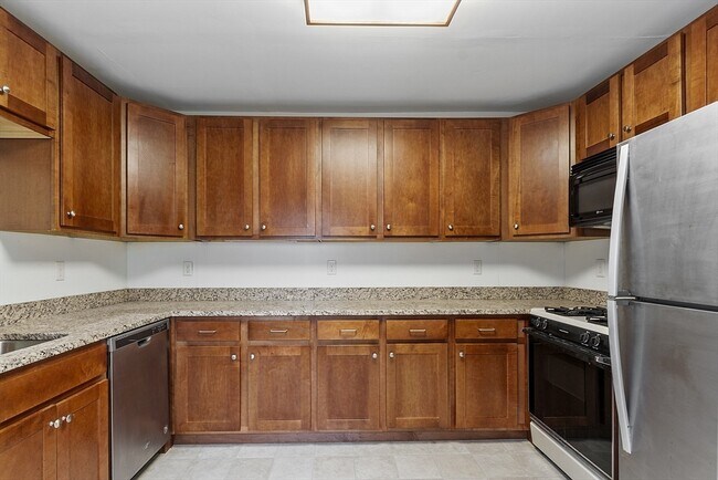 93 Upham St in Melrose, MA - Building Photo - Building Photo