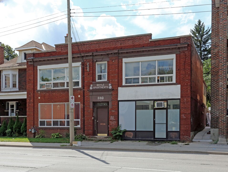 590 Main St E in Hamilton, ON - Building Photo