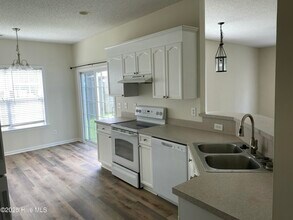 1004 Foxridge Way in Leland, NC - Building Photo - Building Photo