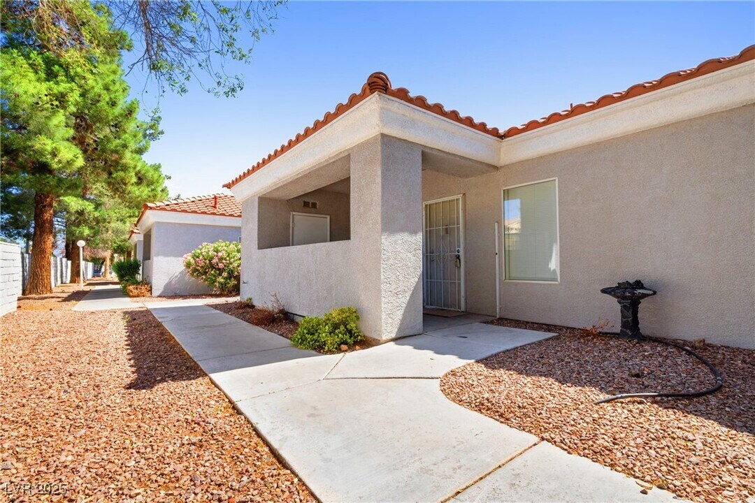 1706 N Jones Blvd in Las Vegas, NV - Building Photo