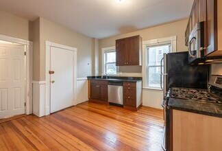 68 Richdale Ave, Unit 1 in Cambridge, MA - Foto de edificio - Building Photo