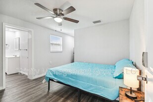 10033 Brunswick Ln in Port Richey, FL - Building Photo