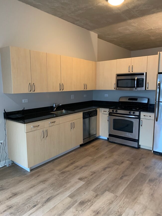 235 W Van Buren St, Unit 2621 in Chicago, IL - Building Photo - Building Photo