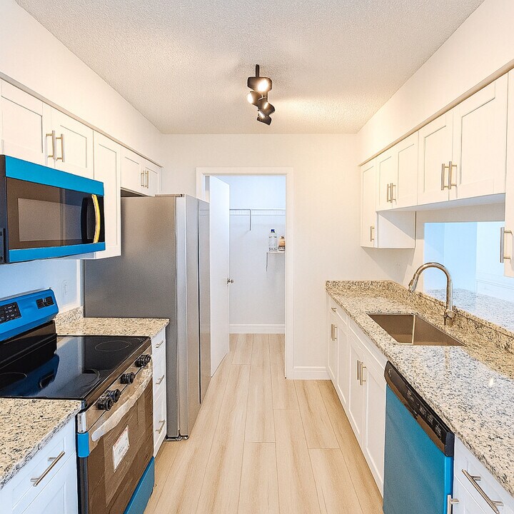 4055 NW Cinnamon Tree Cir in Jensen Beach, FL - Building Photo