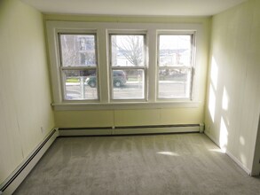 25 Cove Ave in Norwalk, CT - Foto de edificio - Building Photo