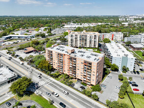 Three Horizons South in North Miami, FL - Building Photo - Building Photo