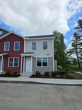 2 Megway Ct in Hooksett, NH - Building Photo - Building Photo