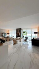 16385 Biscayne Blvd in Sunny Isles Beach, FL - Building Photo - Building Photo