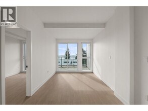 422 E 3rd St in North Vancouver, BC - Building Photo - Building Photo