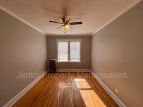 654 E 81st St in Chicago, IL - Building Photo - Building Photo