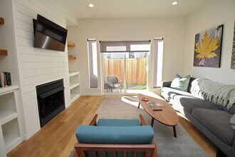 5723 S Kelly Ave in Portland, OR - Building Photo - Building Photo