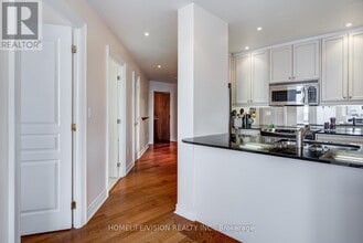 100 Hayden St in Toronto, ON - Building Photo - Building Photo