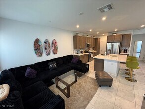 4318 Eagle Summit Ave in Las Vegas, NV - Building Photo - Building Photo