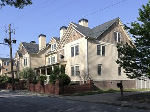 3389-3395 N Whitney Ave in Hapeville, GA - Foto de edificio - Building Photo