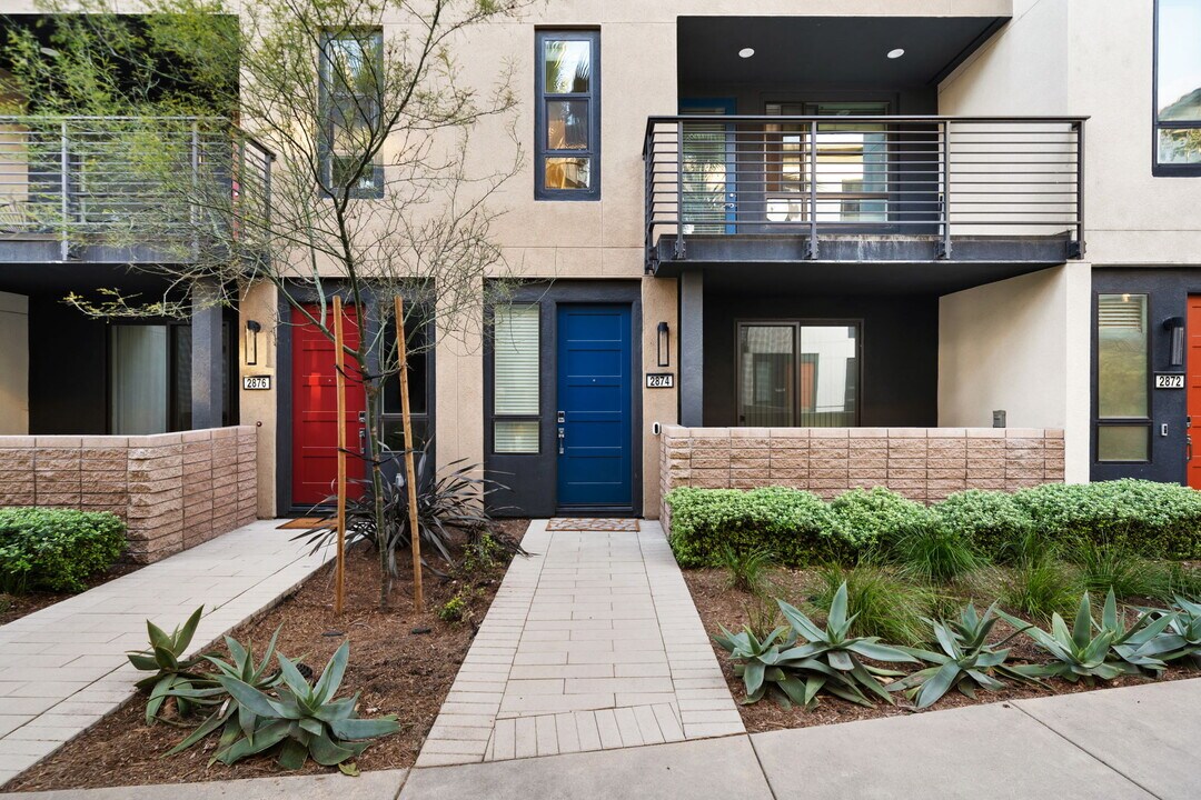 2874 N Glassell St in Orange, CA - Foto de edificio