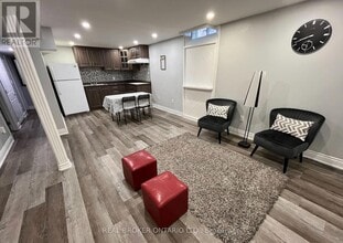 3183 Valcourt Crescent in Mississauga, ON - Building Photo - Building Photo