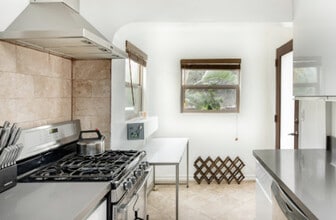 935 Superba Ave in Venice, CA - Building Photo - Building Photo