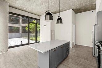 129 W Huron St in Chicago, IL - Building Photo - Building Photo