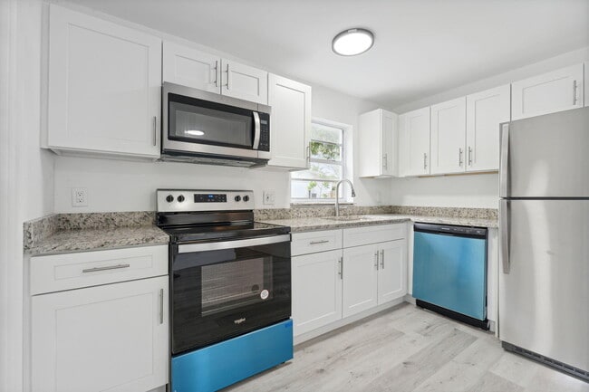 448 NW 3rd Ave in Deerfield Beach, FL - Building Photo - Building Photo