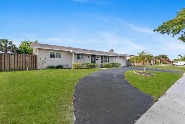 7400 NW 15th St in Plantation, FL - Building Photo - Building Photo