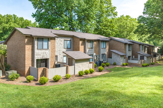 Yester Oaks Apartments in Greensboro, NC - Building Photo - Building Photo