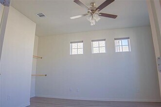 1216 Rosebay Dr in Justin, TX - Building Photo - Building Photo