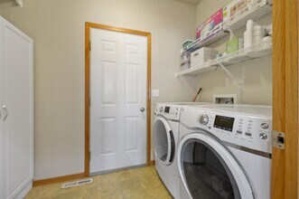 77 N Park Ridge Rd in North Liberty, IA - Building Photo - Building Photo