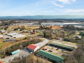 1001 Kiser Blvd in Greeneville, TN - Foto de edificio - Building Photo