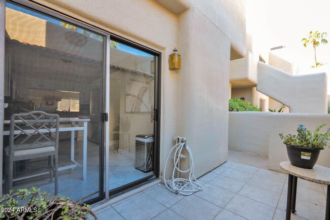 3033 E Rose Ln in Phoenix, AZ - Foto de edificio - Building Photo