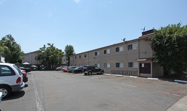 Terre at 1019 Peach in El Cajon, CA - Building Photo - Building Photo