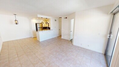 3151 Evening Way in San Diego, CA - Building Photo - Building Photo