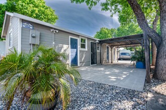 Lee's Mobile Home Park in Vacaville, CA - Building Photo - Building Photo