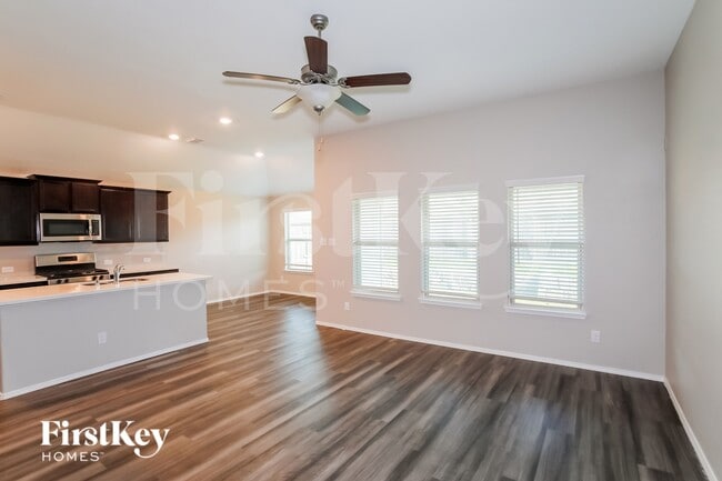 1305 Trumpet Dr in Fort Worth, TX - Foto de edificio - Building Photo