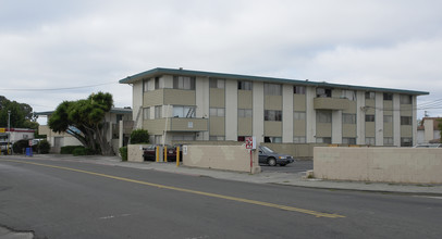 Aztec Apartments in San Pablo, CA - Building Photo - Building Photo