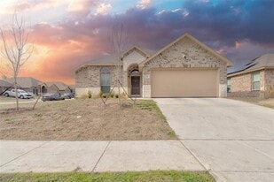 531 Sydney St in Wilmer, TX - Building Photo