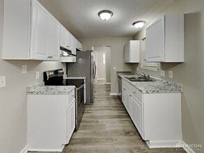 104 Kells Dr in Hopkins, SC - Foto de edificio - Building Photo