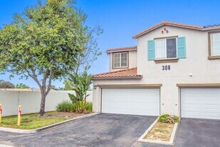 308 Island Way in Oceanside, CA - Building Photo