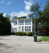 7810 NE 10th Ct in Miami, FL - Foto de edificio - Building Photo