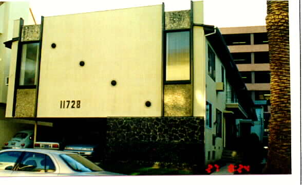 11728 Goshen Ave in Los Angeles, CA - Building Photo - Building Photo