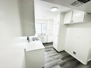 13518 Burbank Blvd in Sherman Oaks, CA - Building Photo - Building Photo