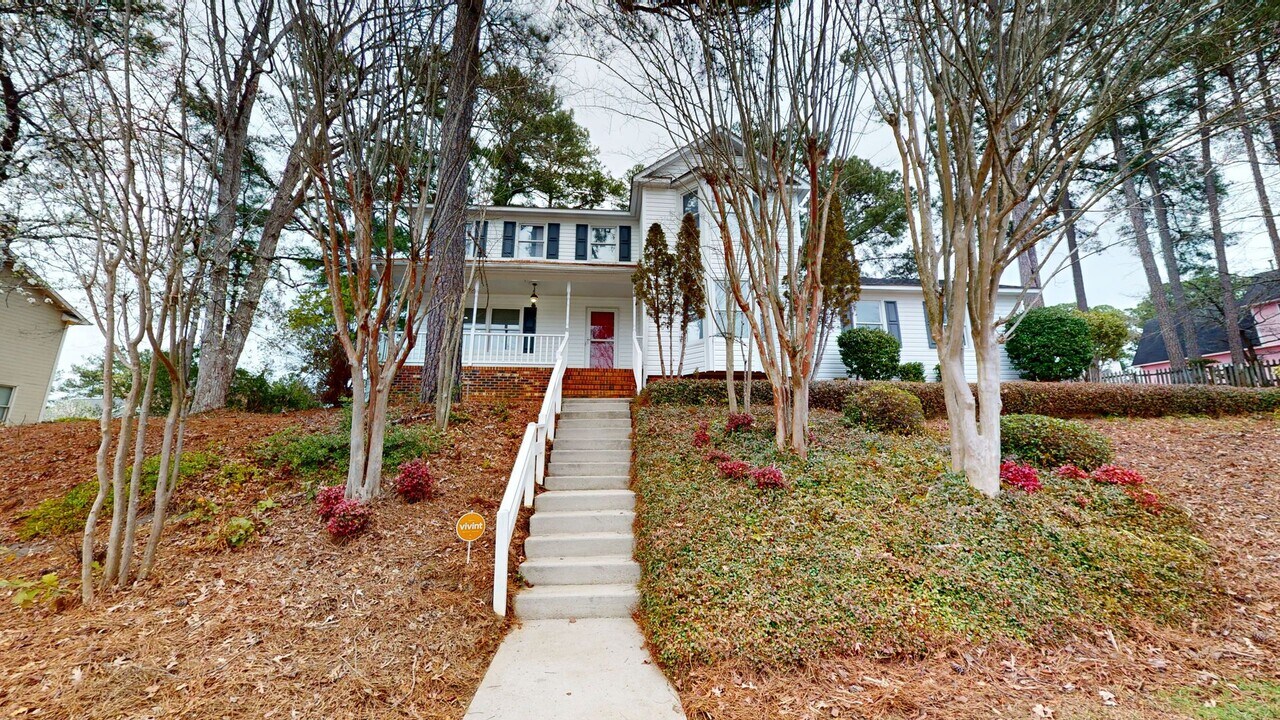 5572 Linkwood Dr in Fayetteville, NC - Building Photo
