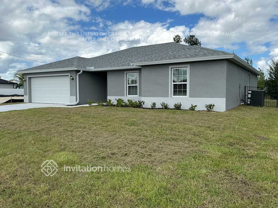 101 NE 8th Terrace in Cape Coral, FL - Building Photo